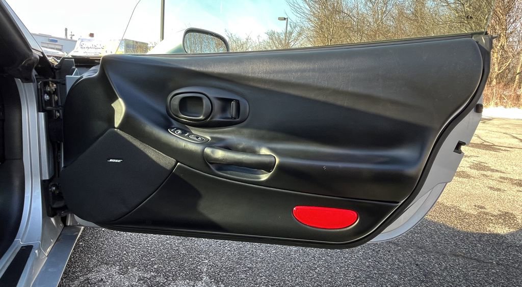 Used 2000 Chevrolet Corvette Coupe w/ Roof Pkg image 16