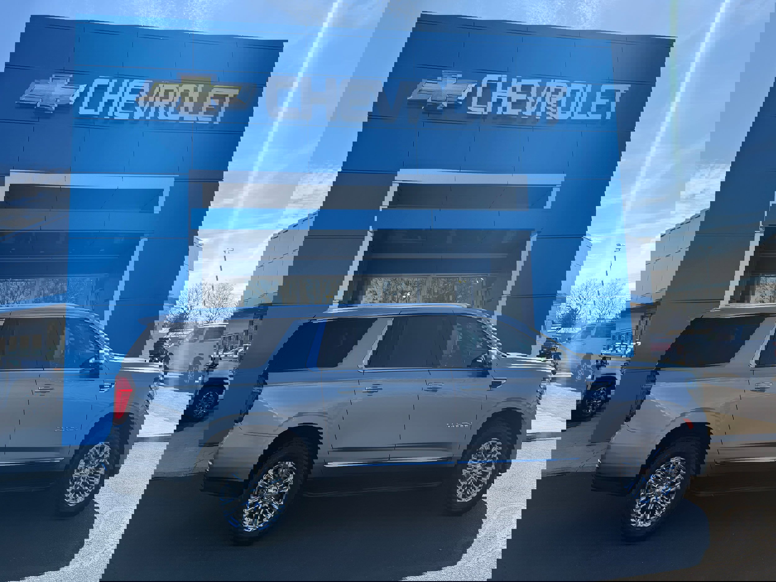 Used 2024 GMC Yukon XL SLT w/ SLT Premium Package