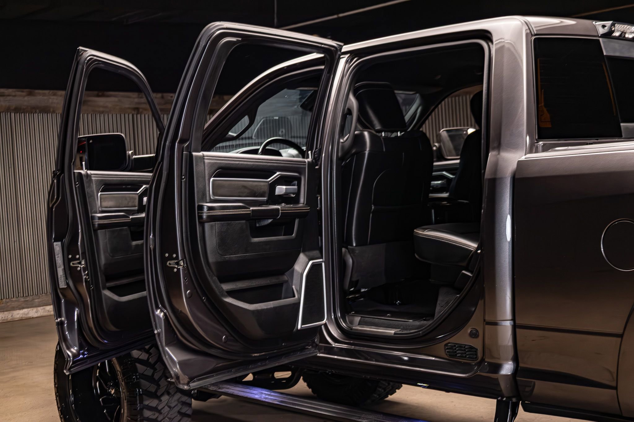 Used 2021 RAM 2500 Laramie w/ Night Edition image 27