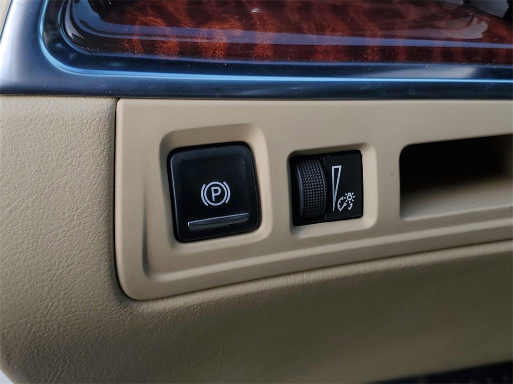 Used 2018 Cadillac XT5 Luxury w/ Driver Awareness Package image 13