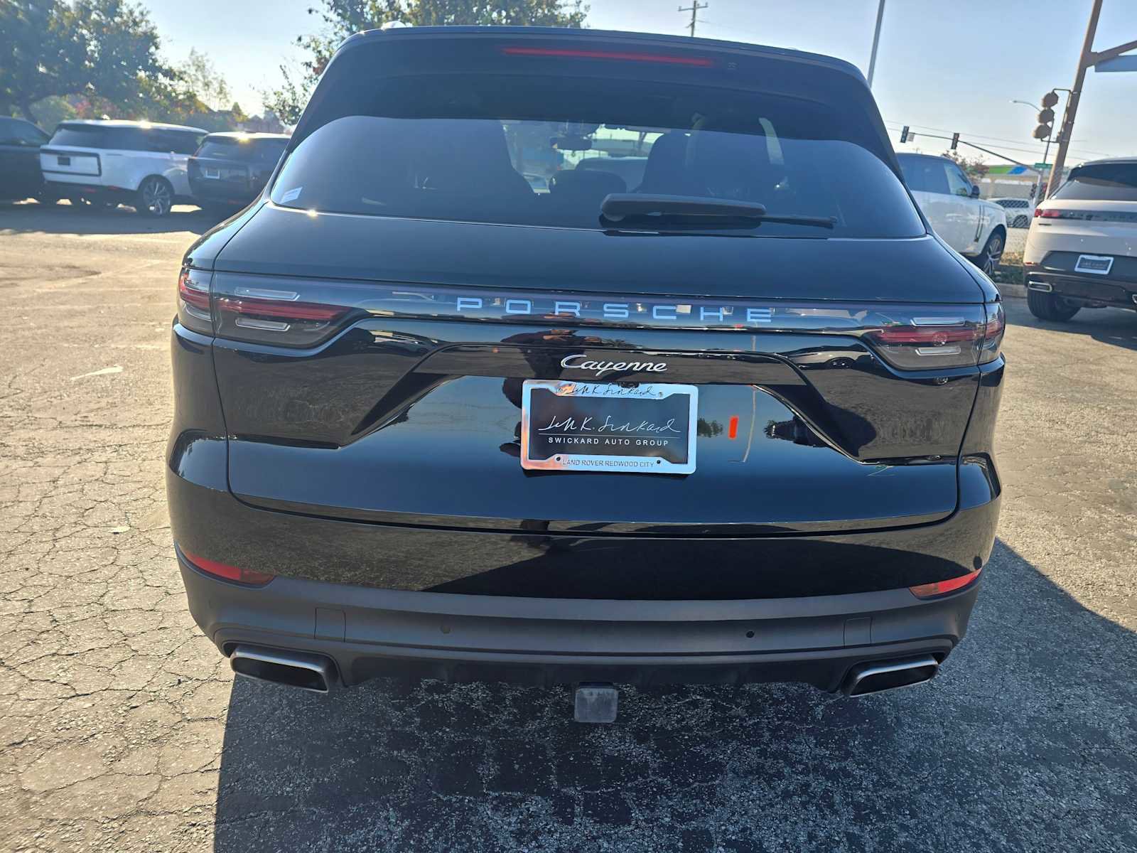 Used 2023 Porsche Cayenne Platinum Edition image 4