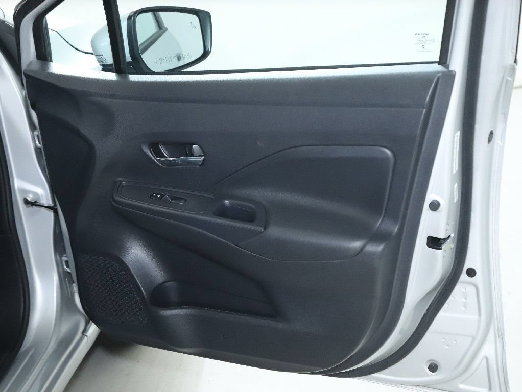 Used 2025 Nissan Versa SV FWD image 32