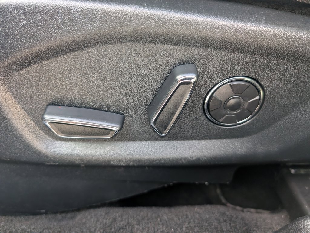 Used 2018 Ford Explorer Platinum image 16