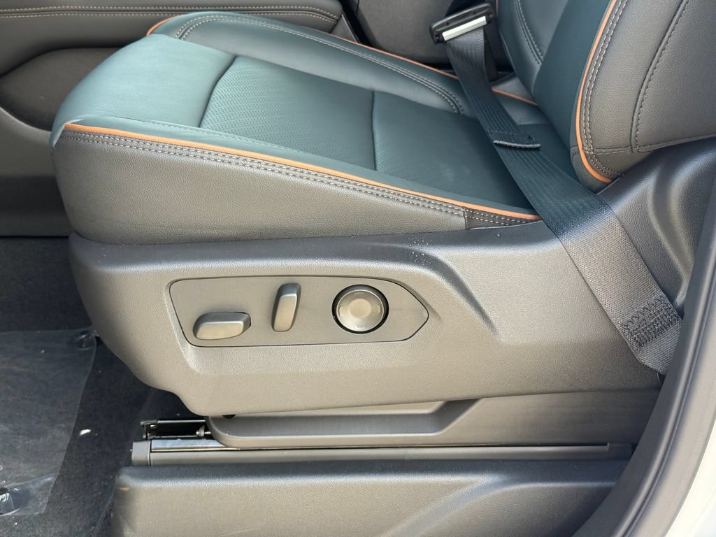 New 2026 GMC Yukon XL AT4 w/ AT4 Premium Plus Package AWD/4WD image 15