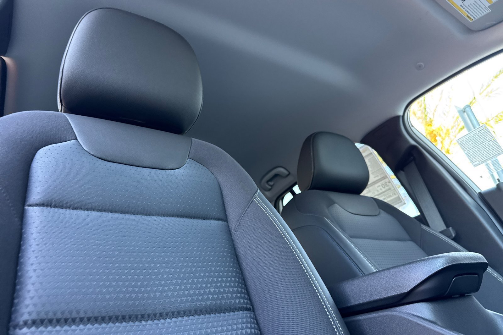 New 2026 Chevrolet Trax LT w/ LT Convenience Package FWD image 16