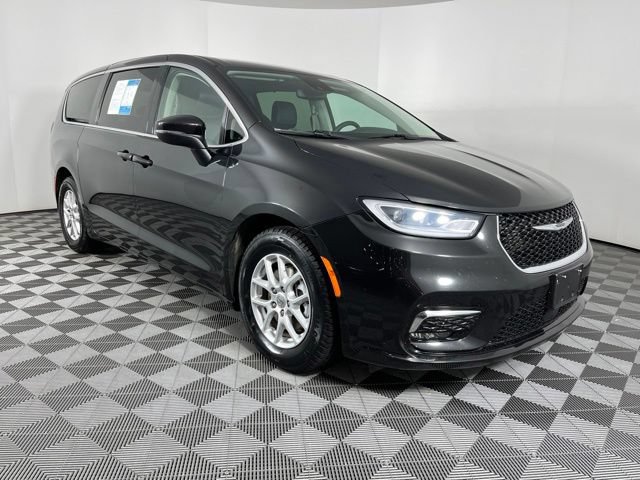 Used 2023 Chrysler Pacifica Touring-L