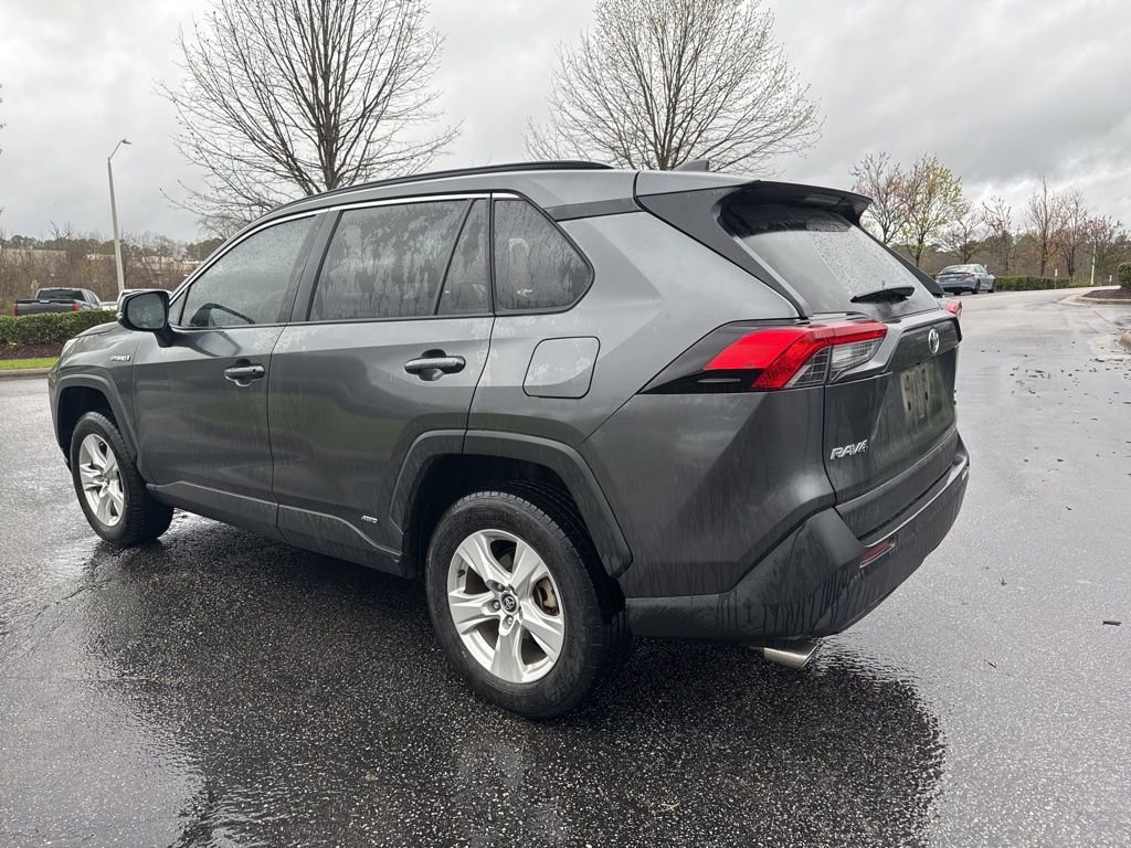 Used 2021 Toyota RAV4 XLE w/ Convenience Package image 4