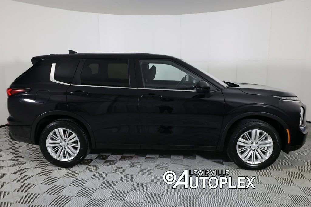 Used 2024 Mitsubishi Outlander ES image 4