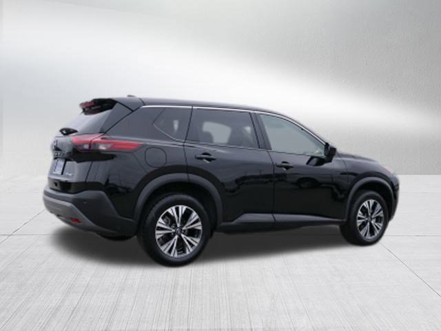 Used 2023 Nissan Rogue SV image 3