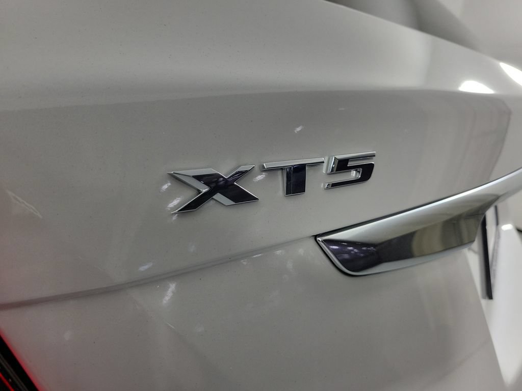 Certified 2022 Cadillac XT5 Premium Luxury FWD image 6