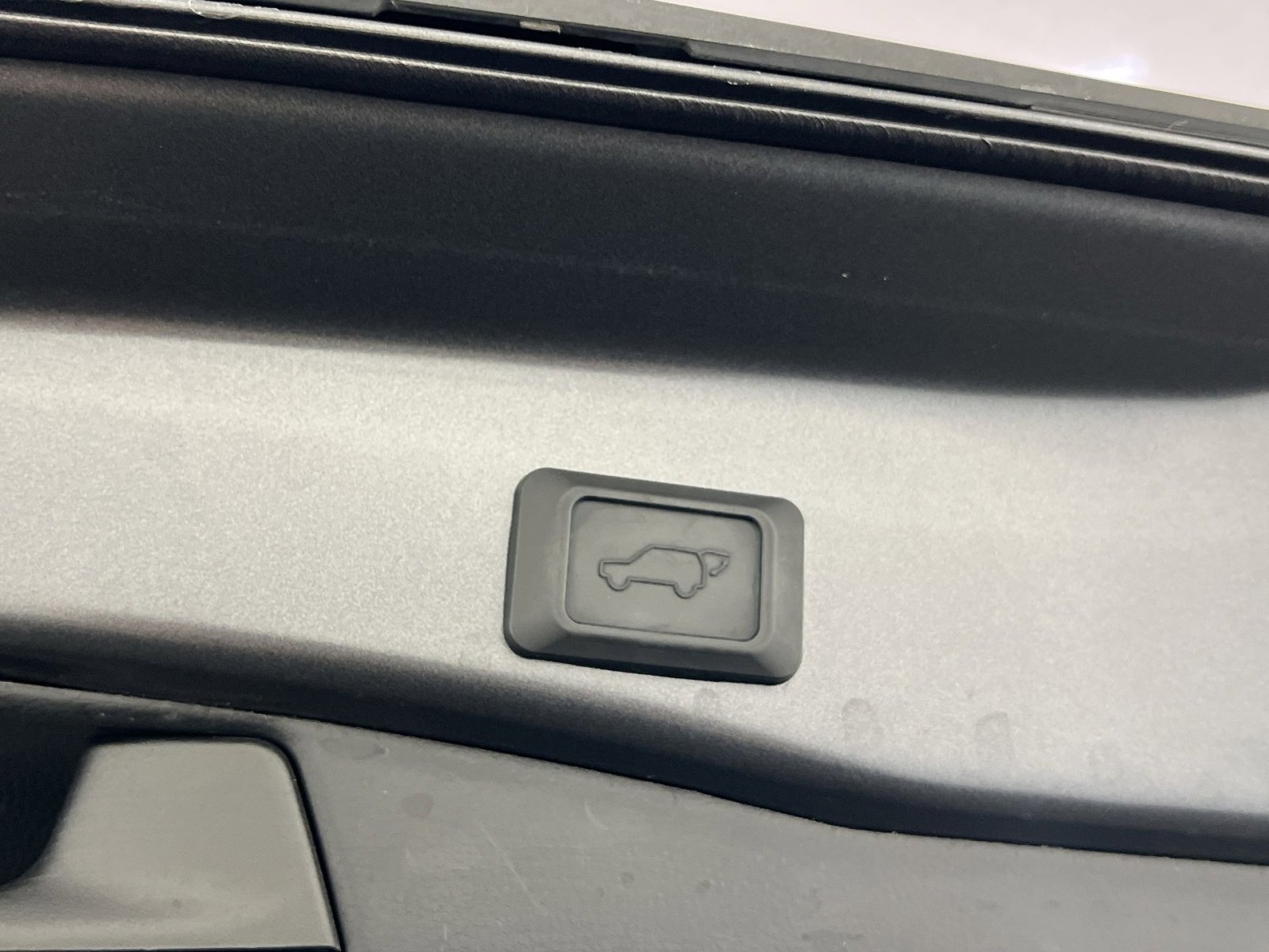 Used 2020 Toyota RAV4 XLE image 25