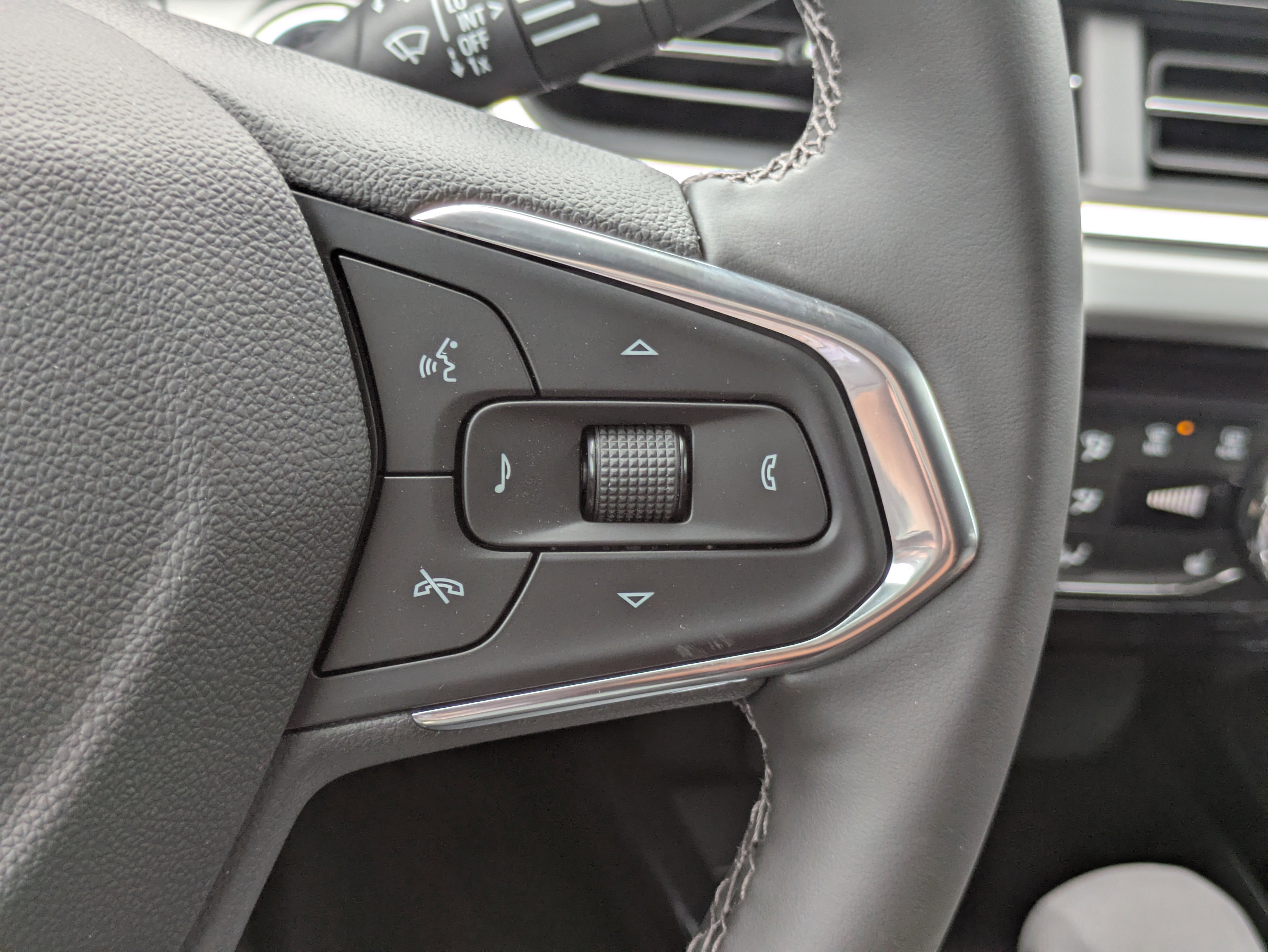 New 2026 Chevrolet Trax LT w/ Driver Confidence Package image 15