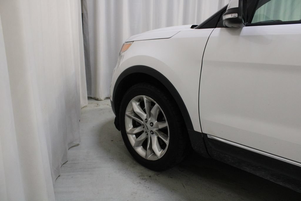 Used 2015 Ford Explorer Limited w/ Equipment Group 302A AWD/4WD image 31