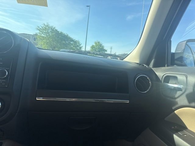Used 2015 Jeep Patriot High Altitude FWD image 28