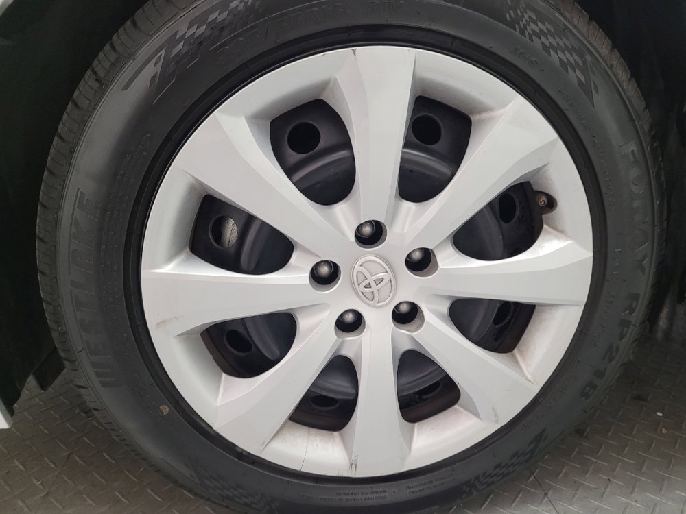 Used 2024 Toyota Corolla LE FWD image 31