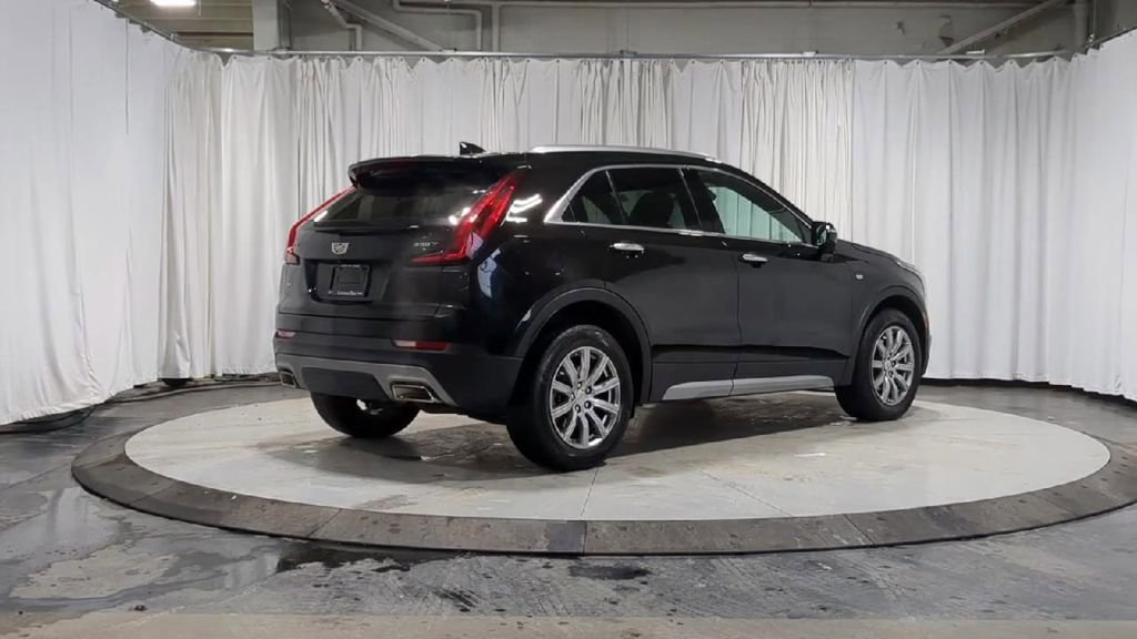 Used 2023 Cadillac XT4 Premium Luxury w/ Cold Weather Package image 10