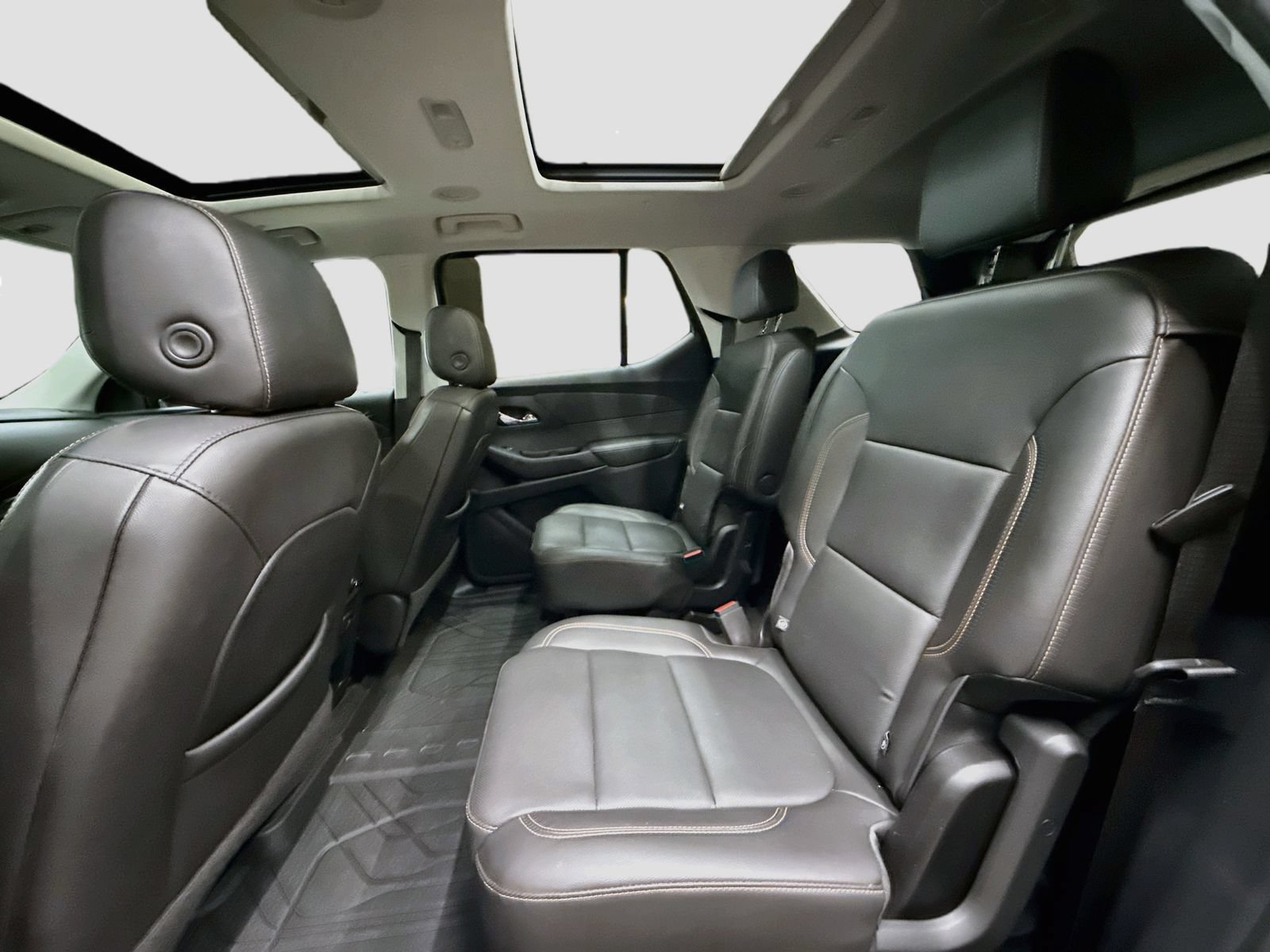 Used 2021 Chevrolet Traverse Premier w/ Redline Edition AWD/4WD image 29
