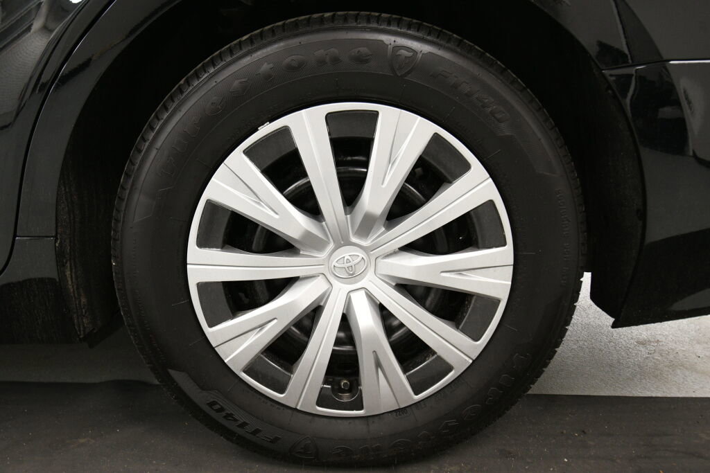 Used 2022 Toyota Camry LE image 29