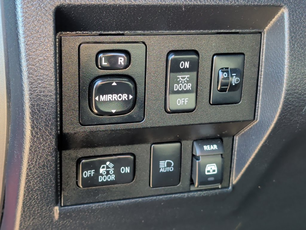 Used 2018 Toyota Tundra SR5 w/ SR5 Upgrade Package AWD/4WD image 14
