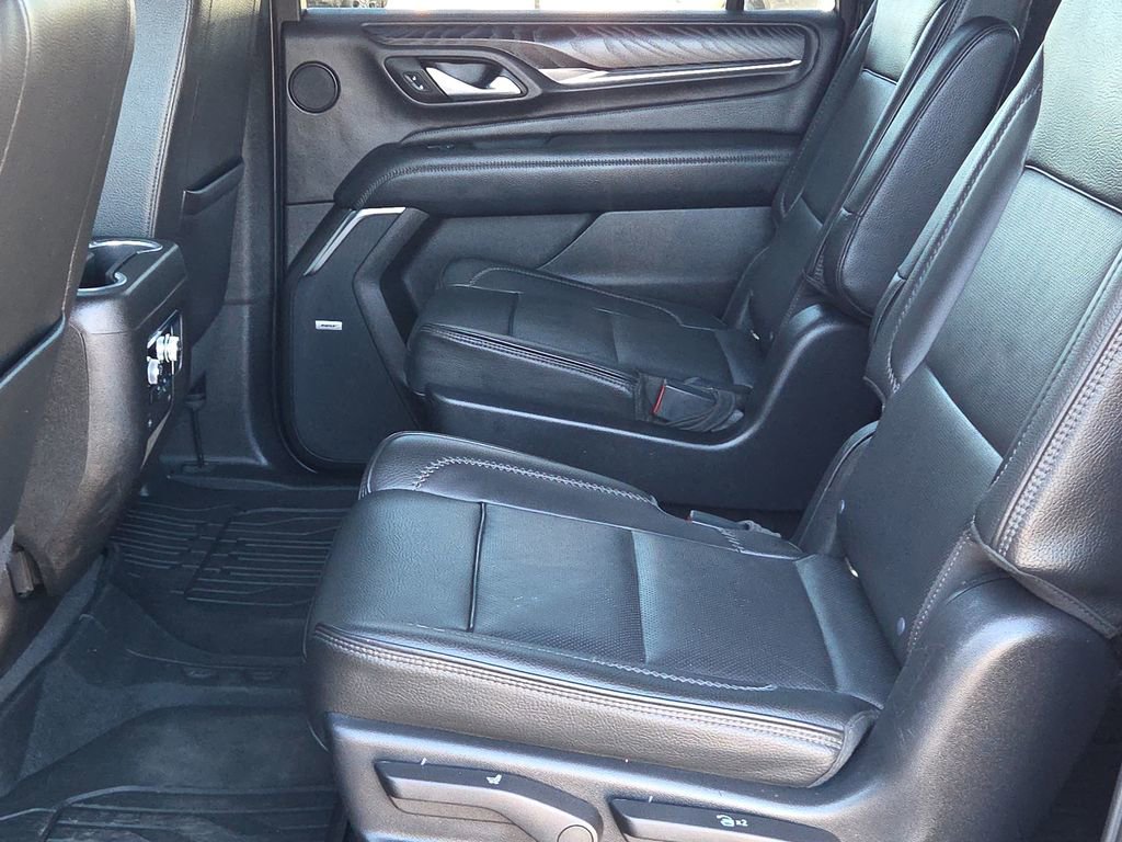 Used 2022 GMC Yukon XL Denali AWD/4WD image 16