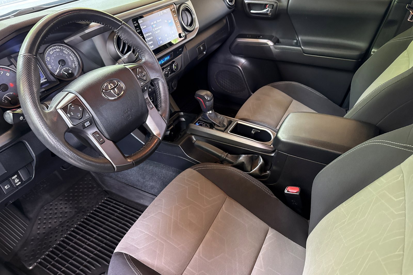 Used 2022 Toyota Tacoma TRD Off-Road w/ Technology Package AWD/4WD image 11