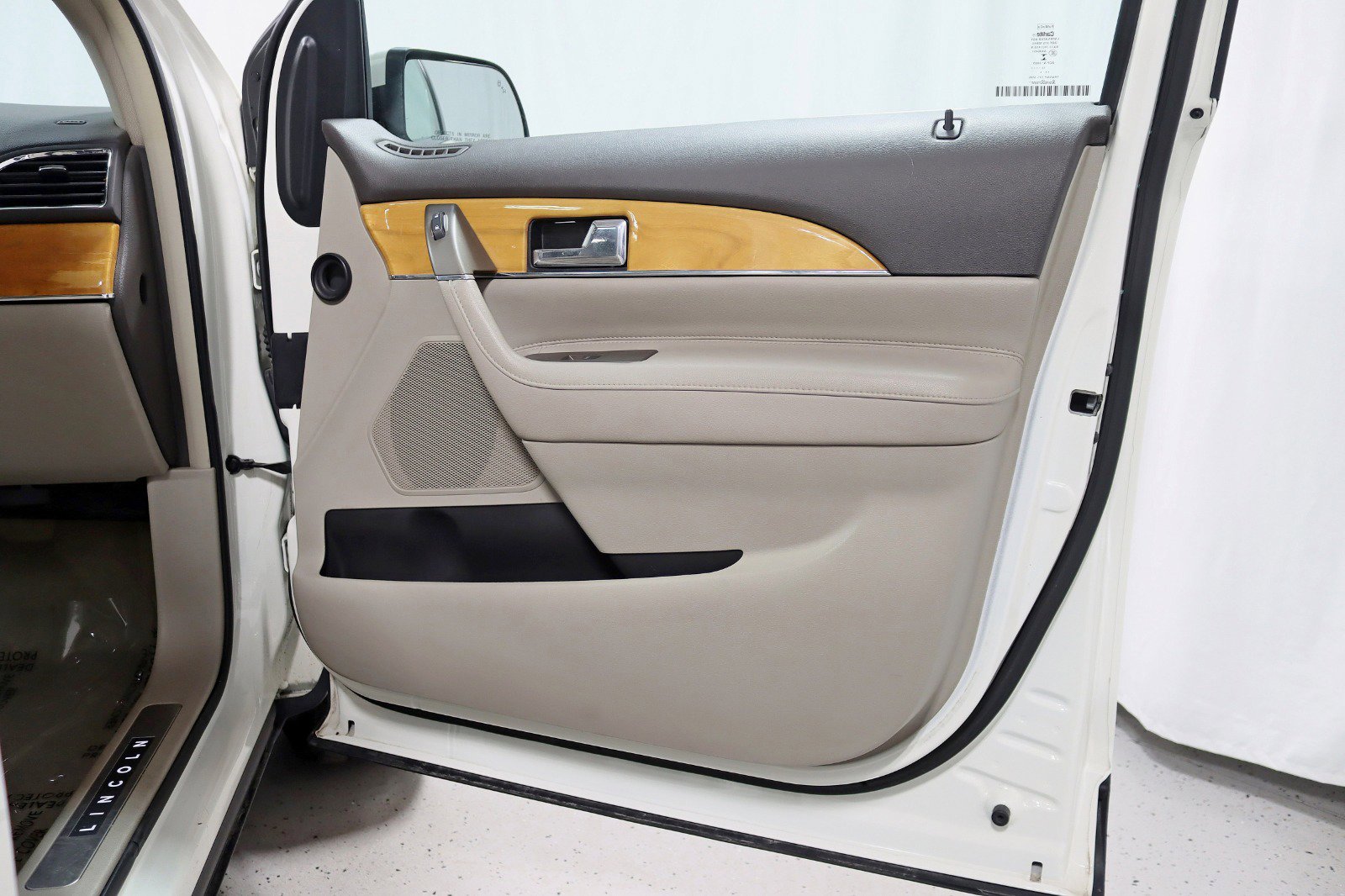 Used 2013 Lincoln MKX AWD image 30