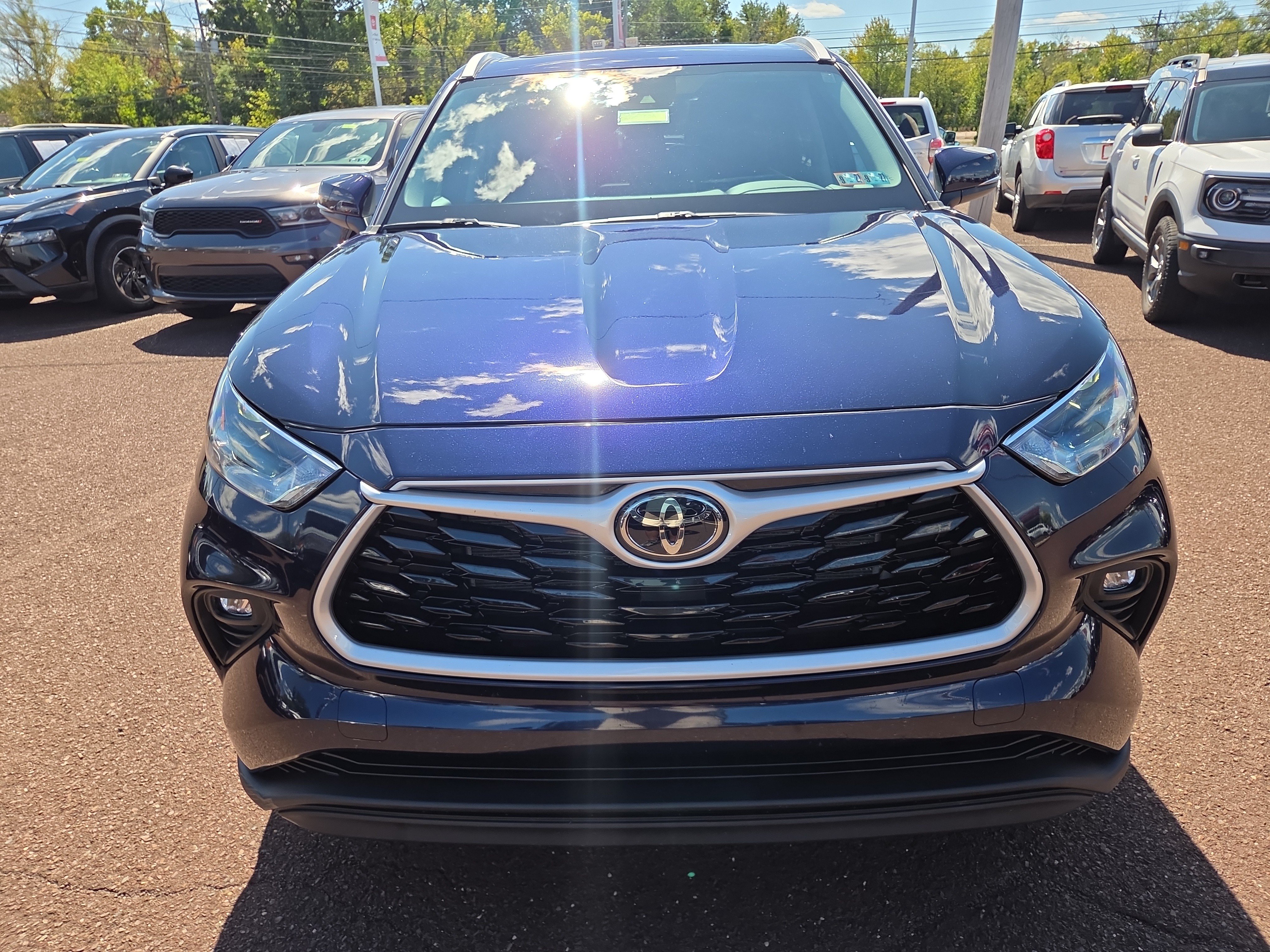 Used 2023 Toyota Highlander XLE AWD/4WD image 7