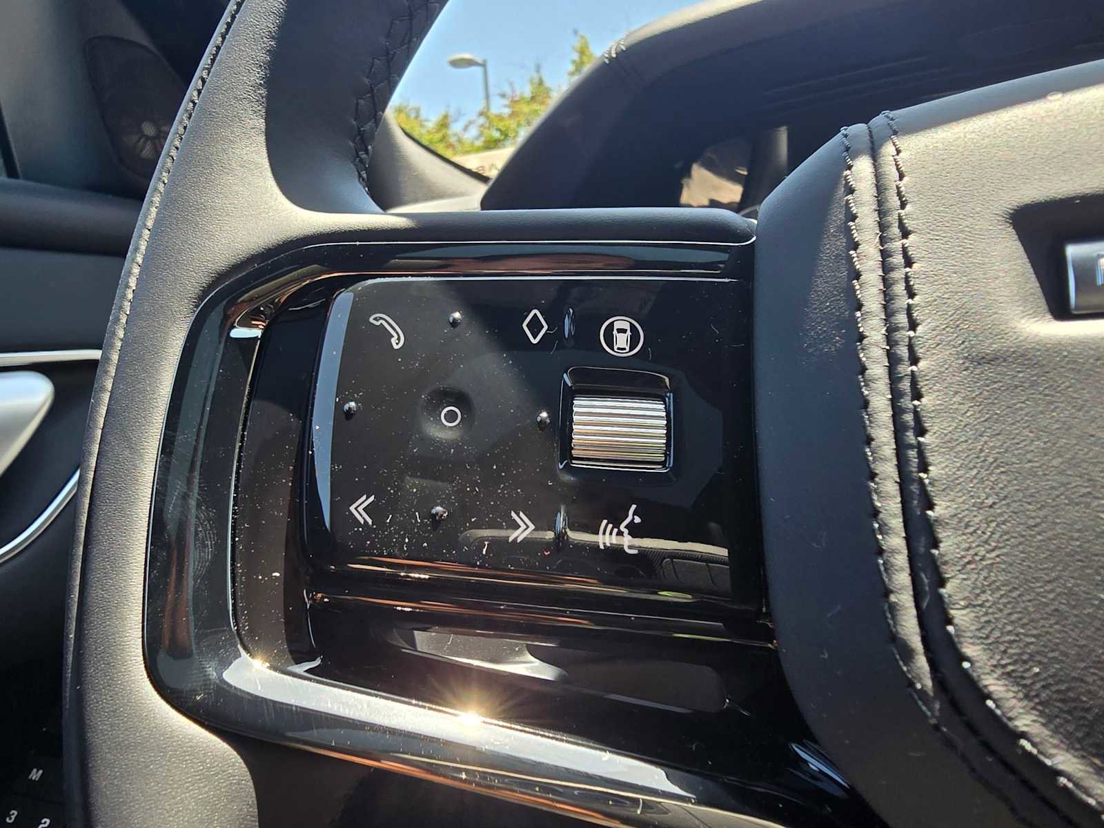 Certified 2026 Land Rover Range Rover Velar Dynamic SE image 31