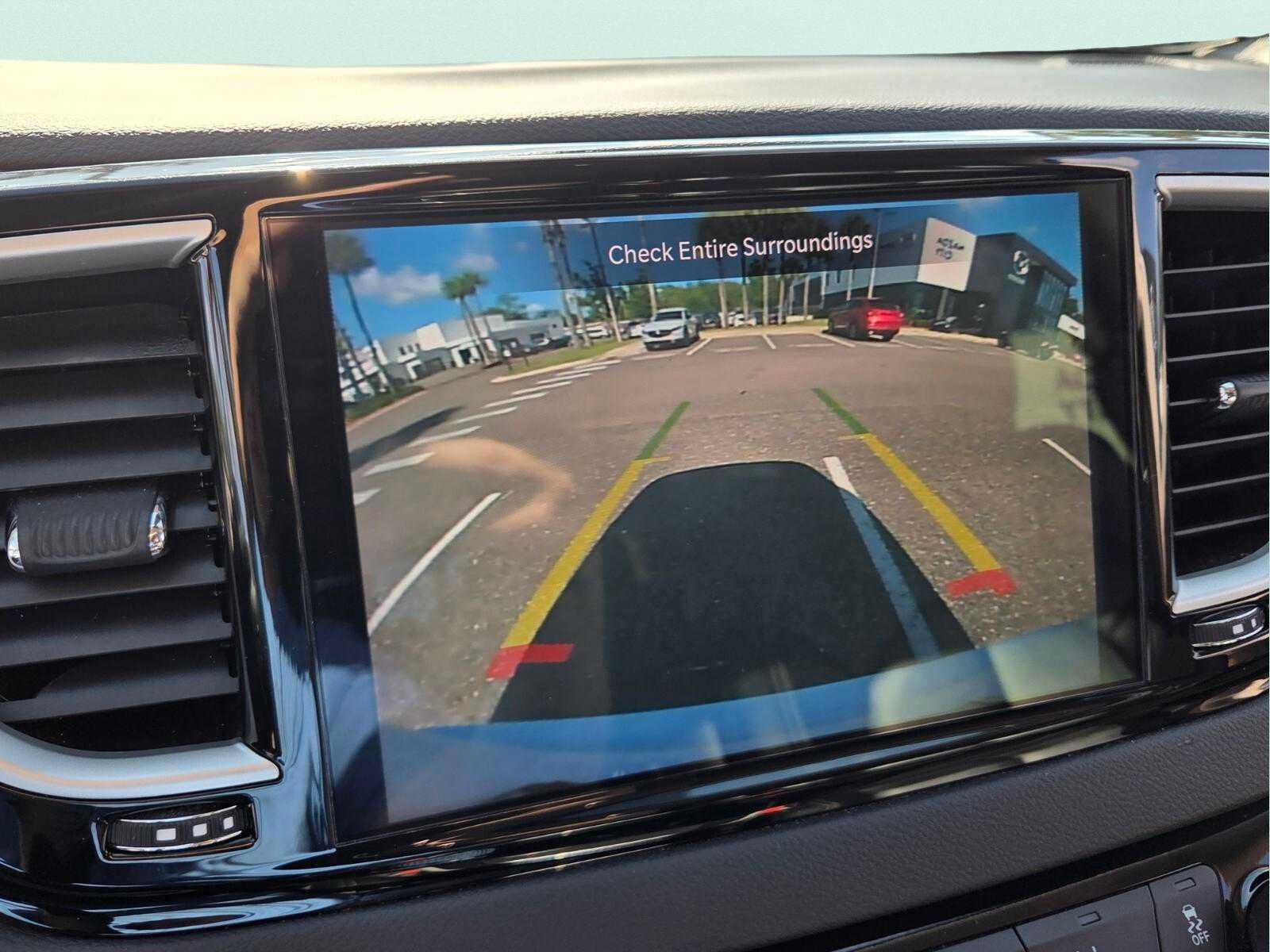 Used 2023 Chrysler Pacifica Touring-L FWD image 20