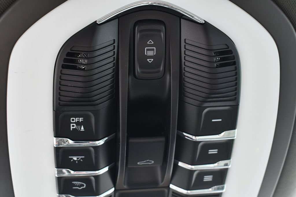 Used 2018 Porsche Macan GTS AWD/4WD image 37