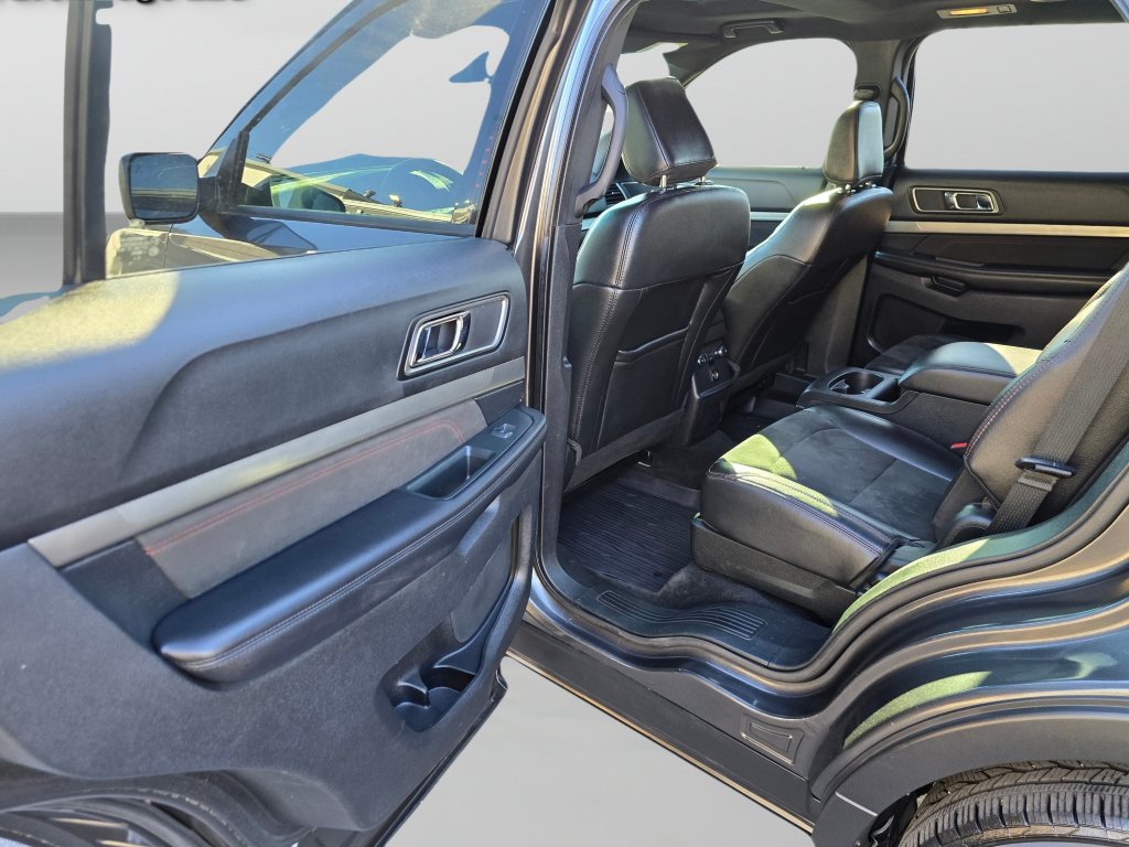 Used 2018 Ford Explorer XLT w/ XLT Appearance Package AWD/4WD image 24