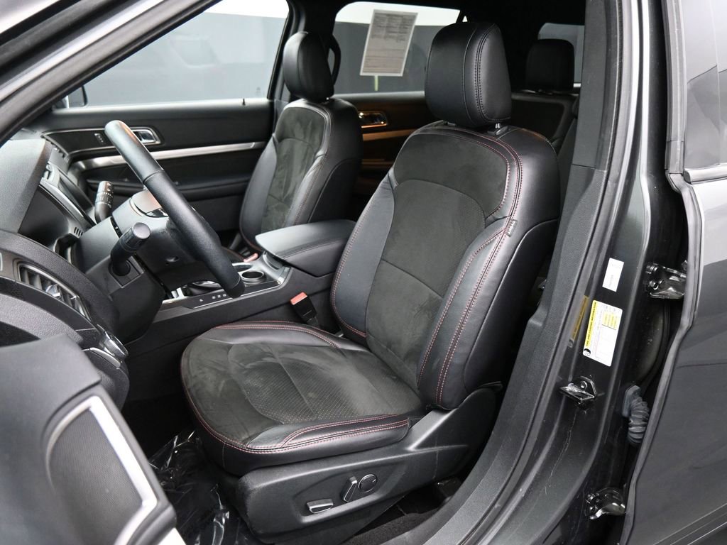 Used 2018 Ford Explorer XLT w/ Equipment Group 202A image 14