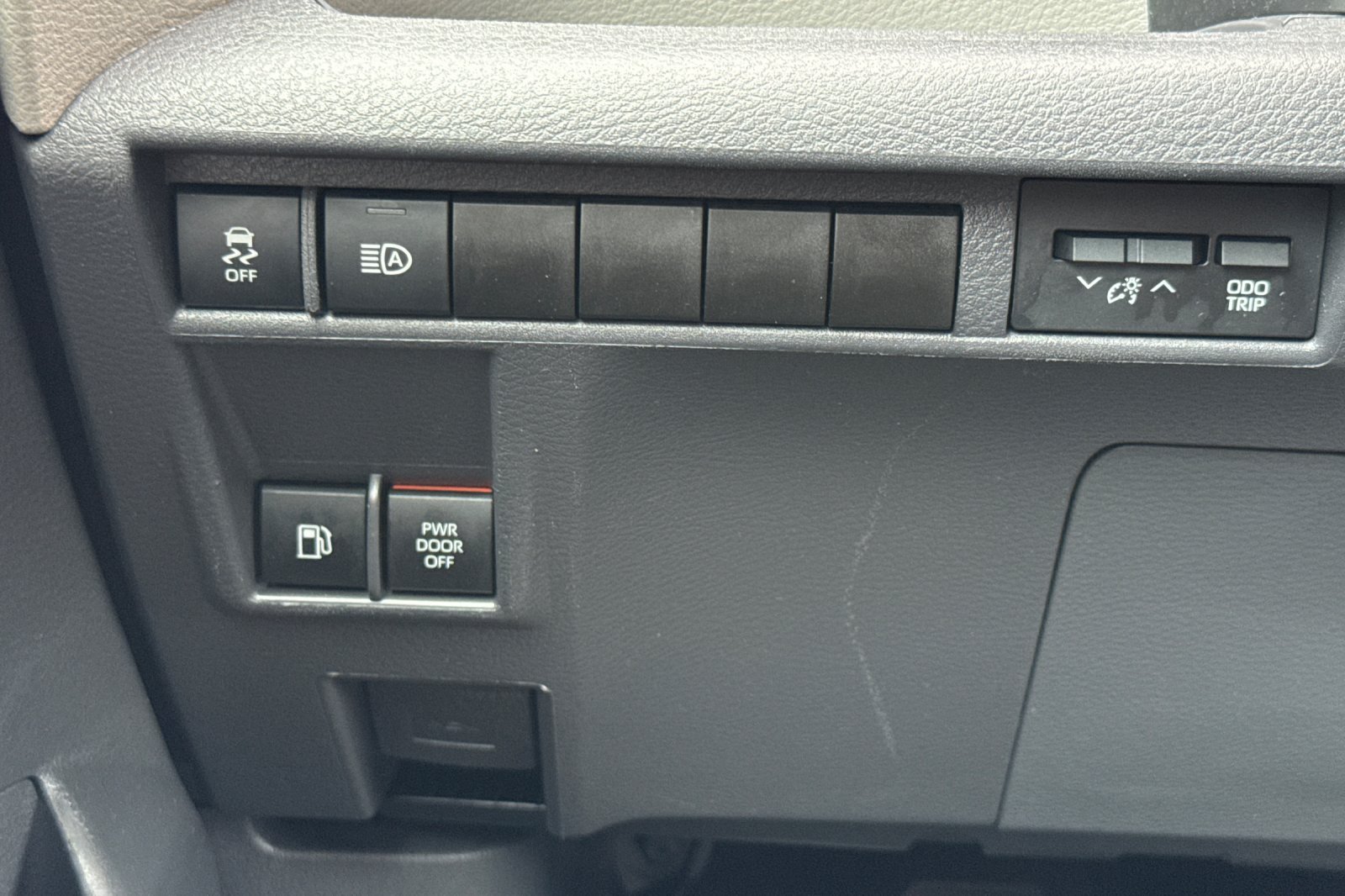 Certified 2024 Toyota Sienna XLE FWD image 33