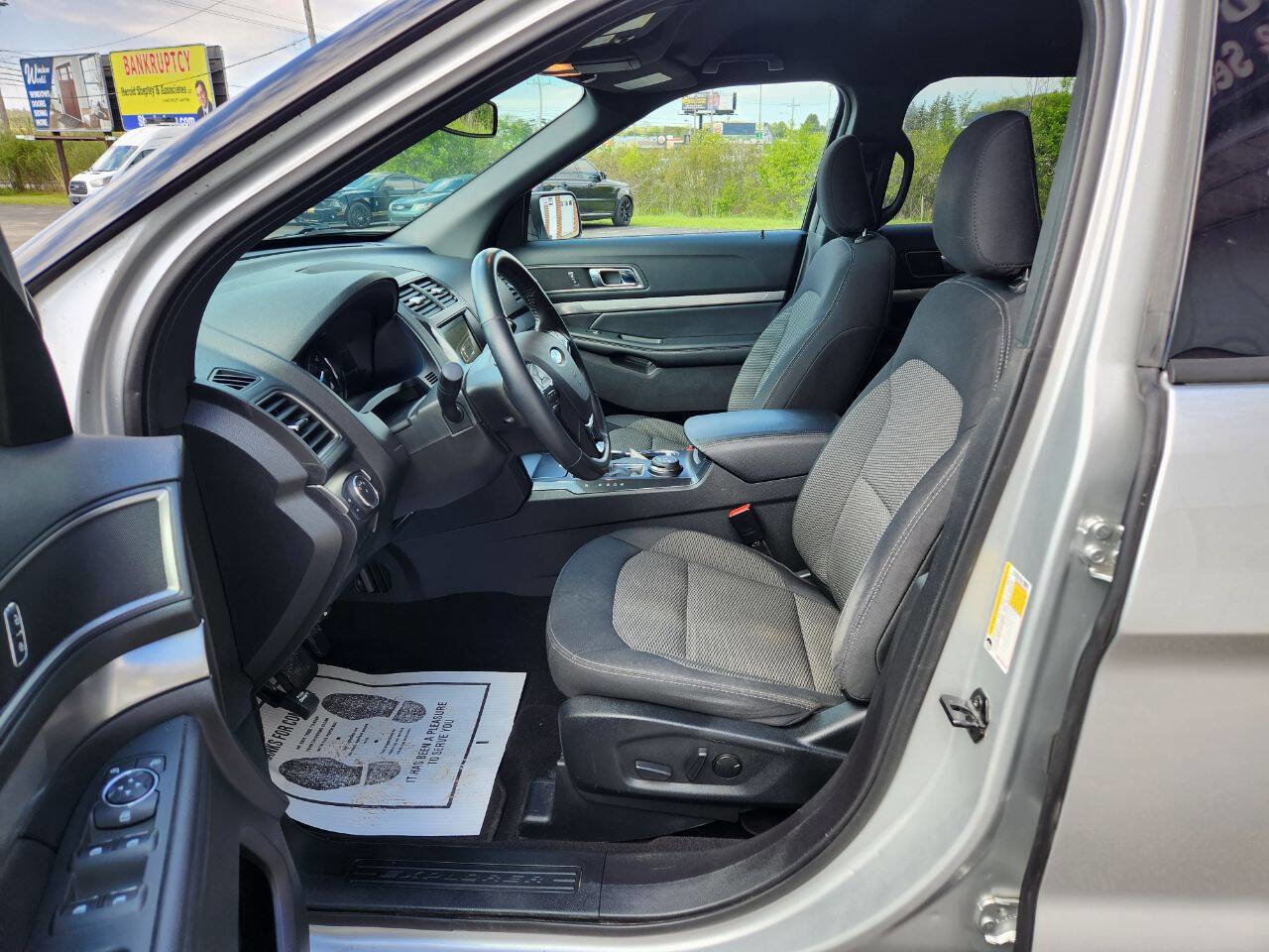 Used 2019 Ford Explorer XLT w/ Equipment Group 201A AWD/4WD image 11