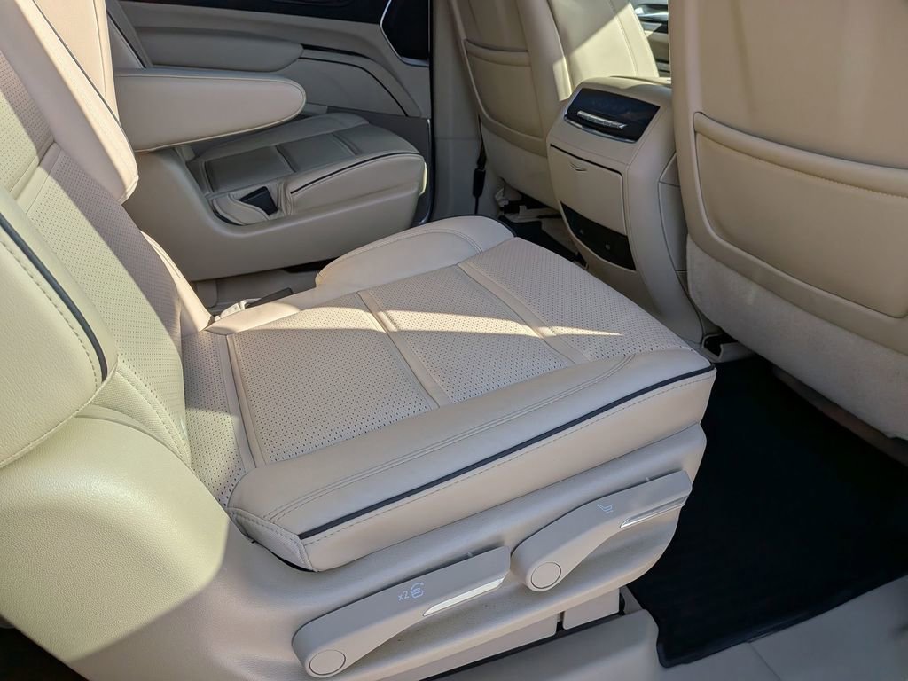 Used 2023 Cadillac Escalade ESV Premium Luxury w/ Performance Package image 26