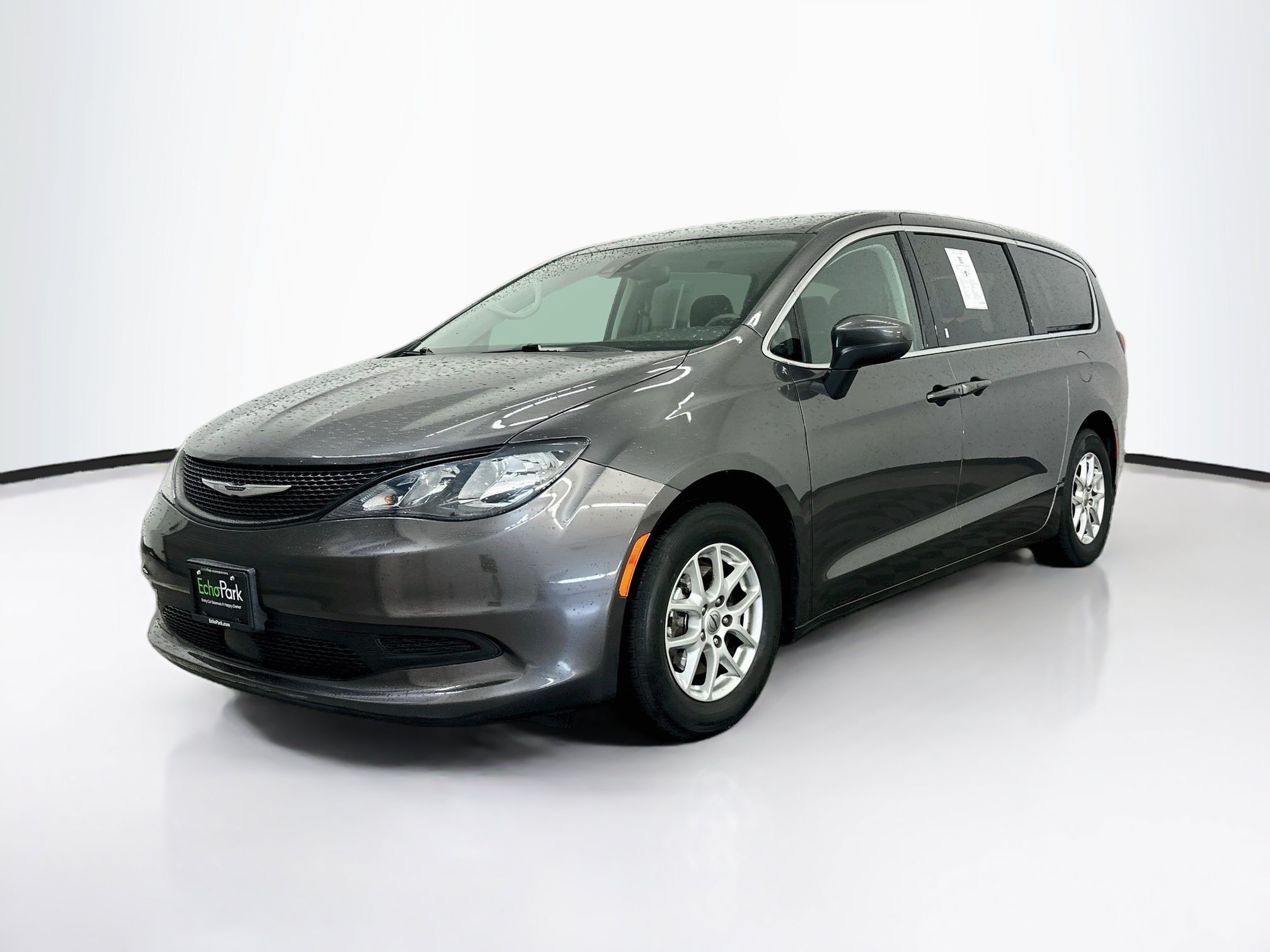 Used 2023 Chrysler Voyager LX FWD image 3