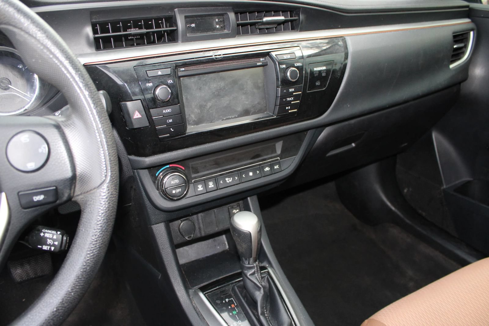 Used 2016 Toyota Corolla LE FWD image 10