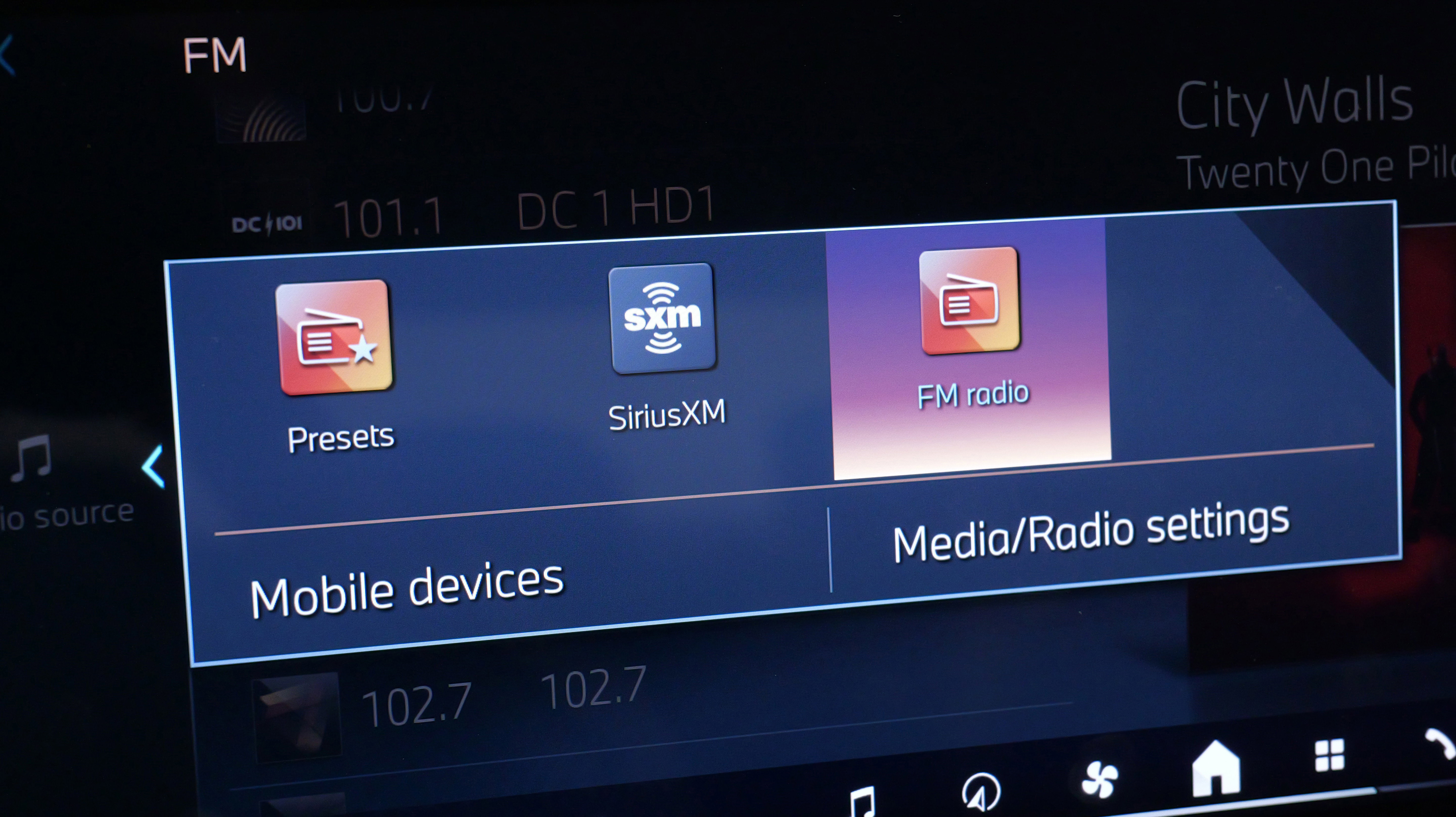 Used 2024 BMW i7 xDrive60 w/ Executive Package image 52