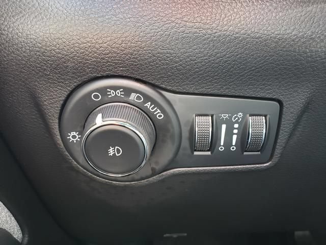 Used 2023 Jeep Compass Latitude AWD/4WD image 30