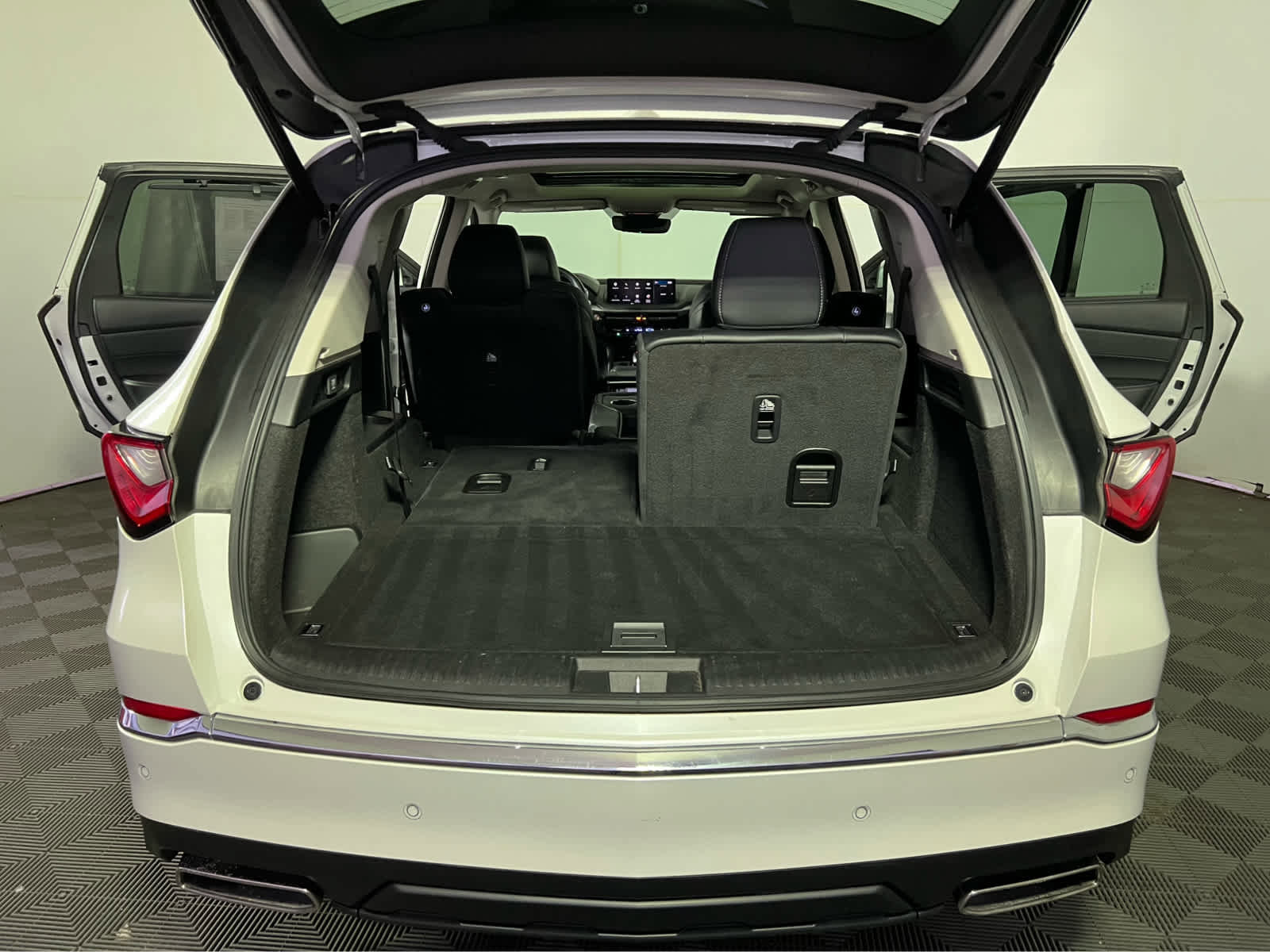 Used 2023 Acura MDX SH-AWD w/ Technology Package image 27