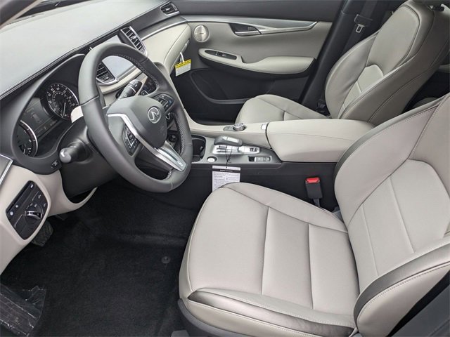 New 2025 INFINITI QX50 Luxe image 12