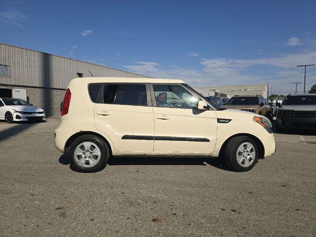 Used 2013 Kia Soul FWD image 14