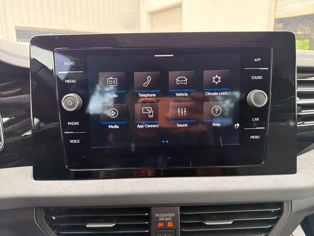 Used 2025 Volkswagen Jetta SE w/ Sunroof Package FWD image 21