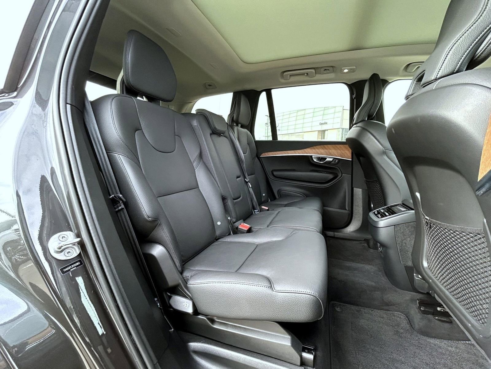 Used 2024 Volvo XC90 B6 Plus image 18