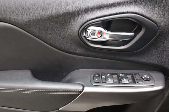 Used 2021 Jeep Cherokee Latitude Lux w/ Comfort/Convenience Group image 17