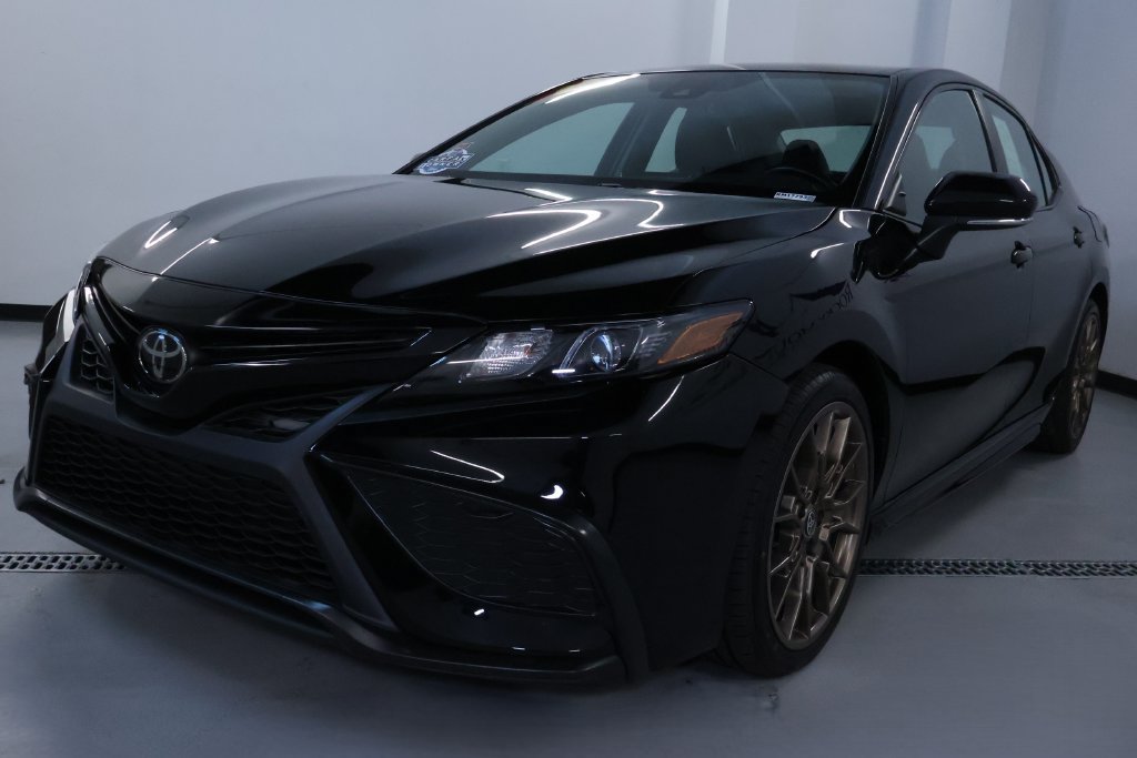 Used 2024 Toyota Camry SE AWD/4WD image 3