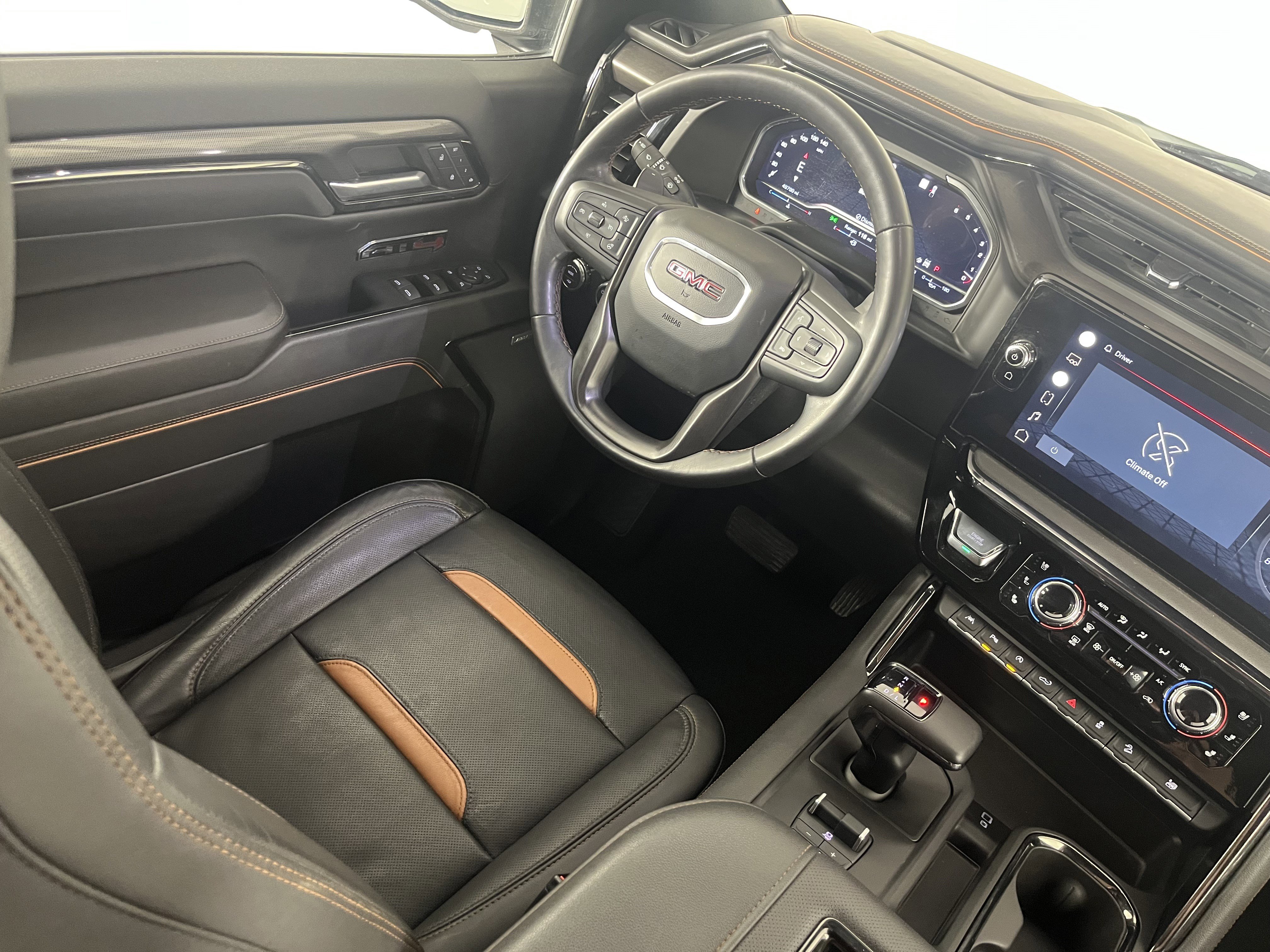 Used 2022 GMC Sierra 1500 AT4 w/ AT4 Premium Package image 9