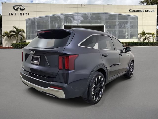 Used 2025 Kia Sorento EX w/ Panoramic Sunroof Package FWD image 4
