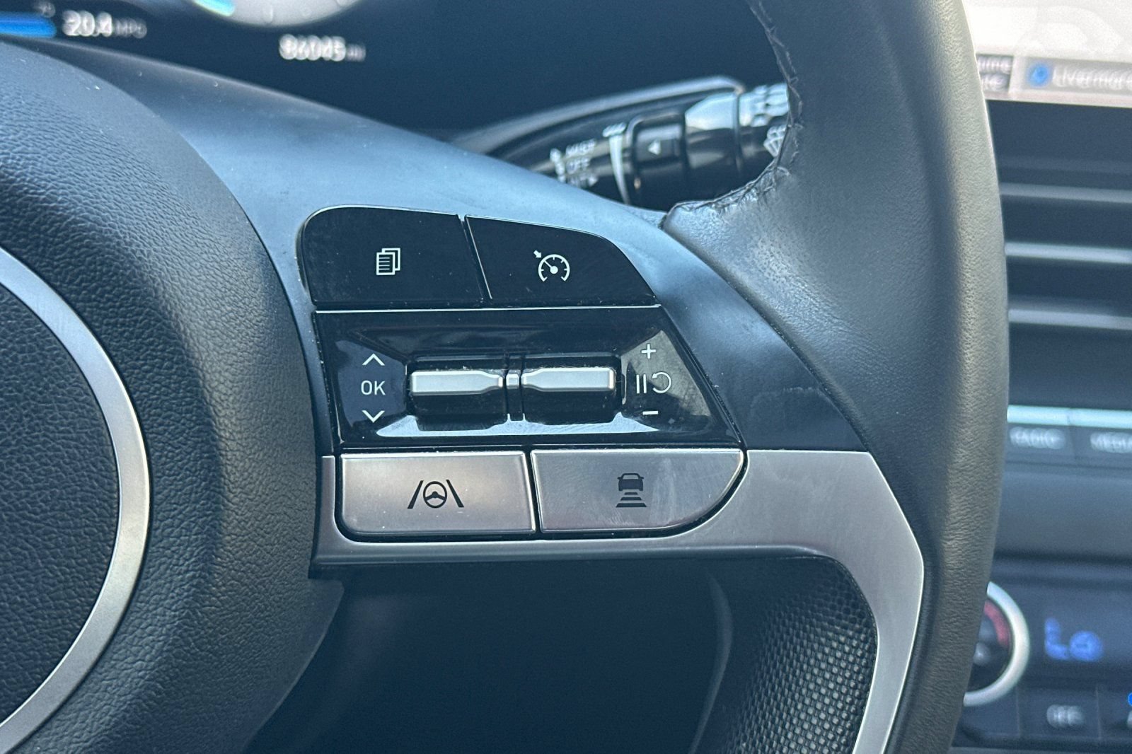 Used 2023 Hyundai Elantra Limited FWD image 37