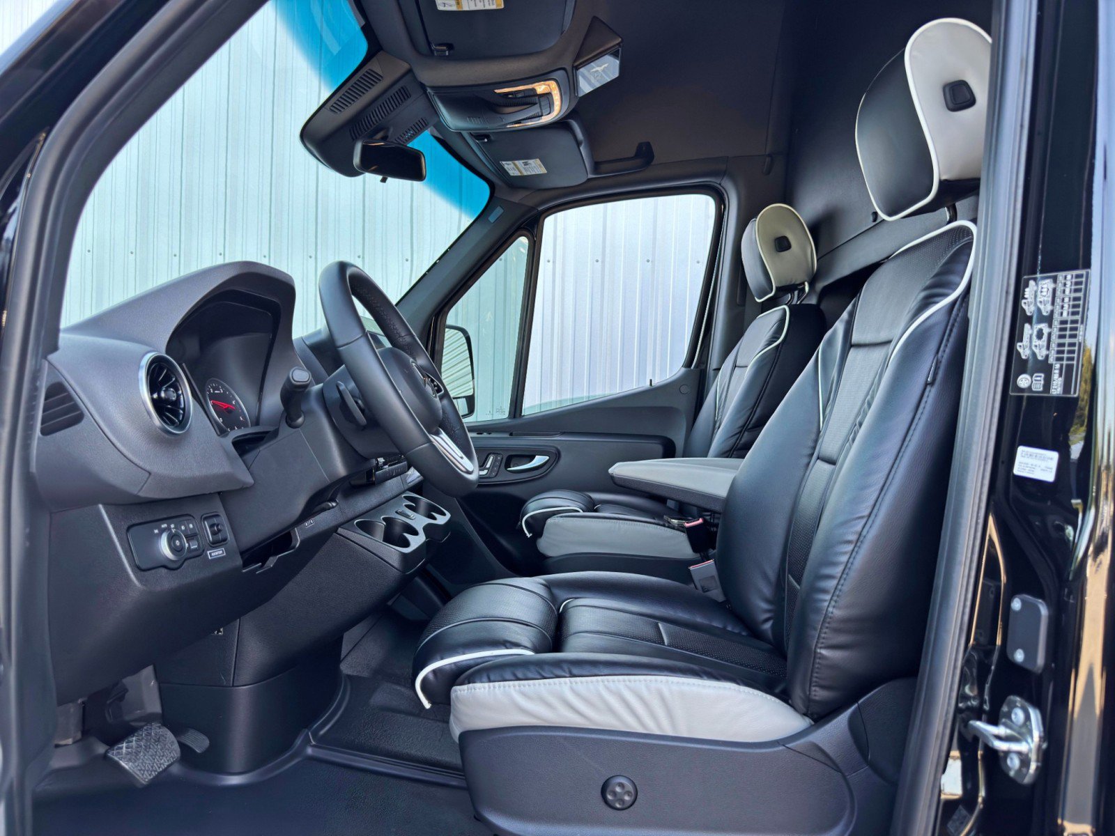 Used 2023 Mercedes-Benz Sprinter 3500 image 16